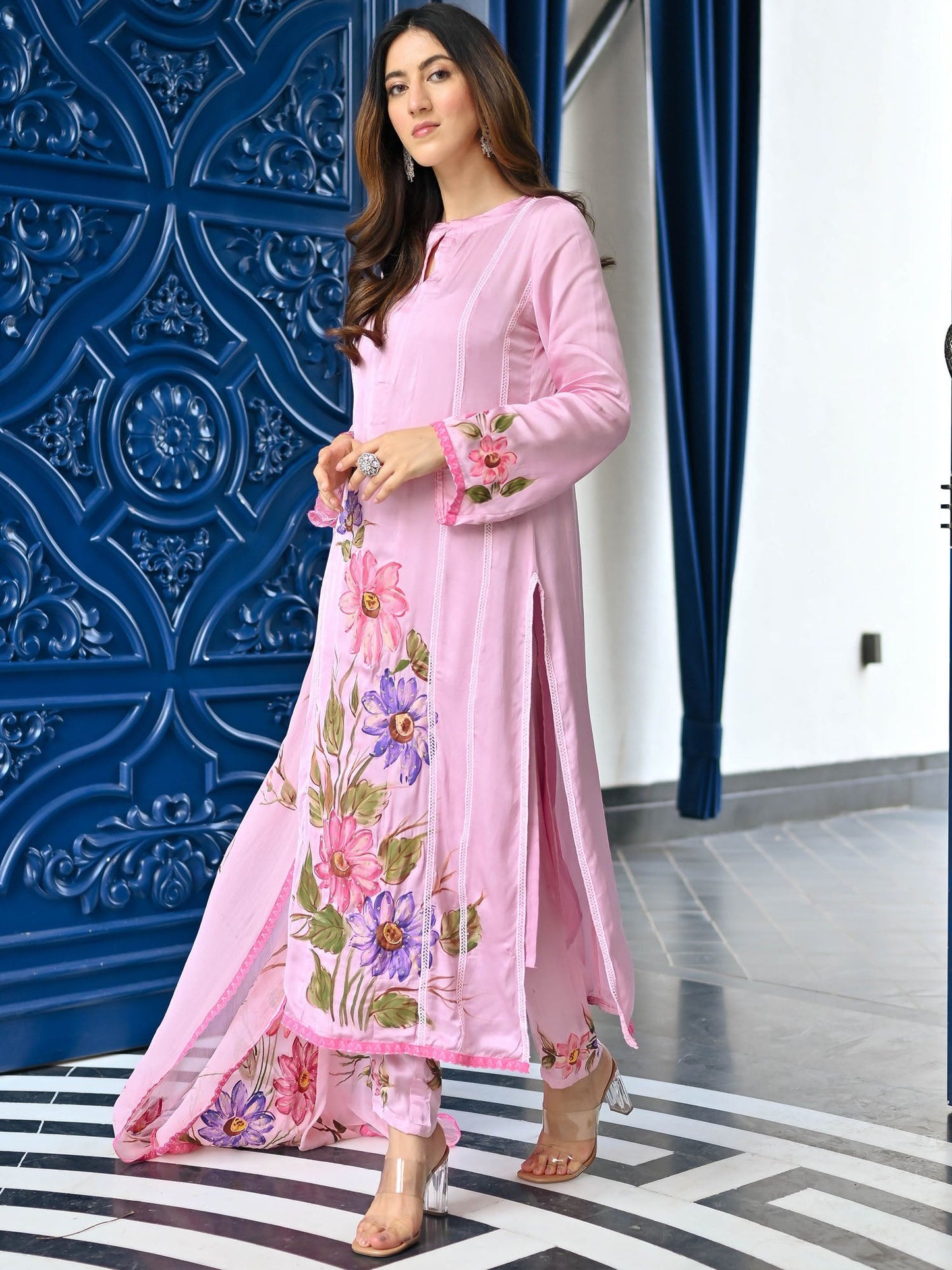 Kaarigiri Pink Kurta Set